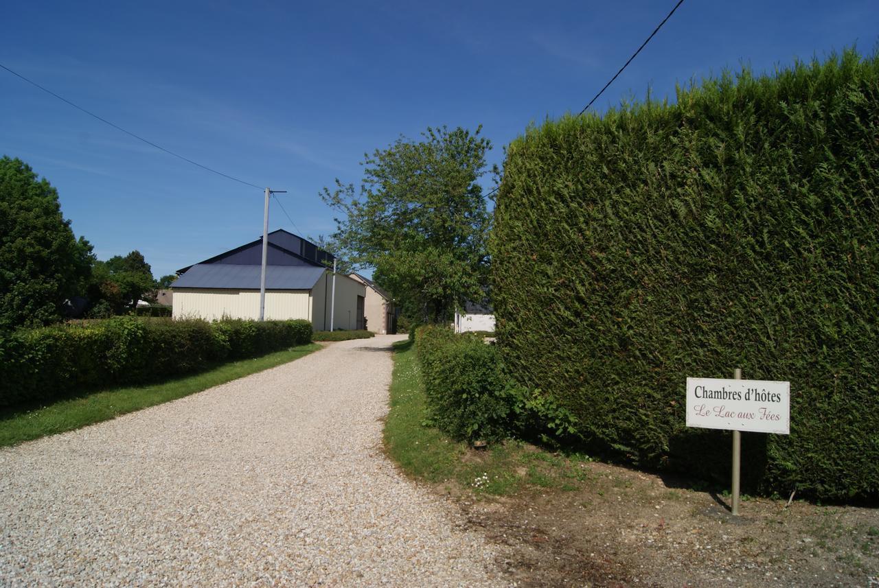 Le Lac Aux Fees Henrichemont Exteriör bild